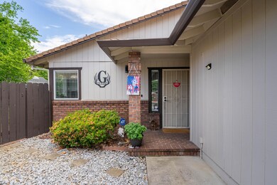 2053 Paris Ave-7