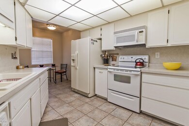 10562 W Ocotillo Dr unit 39, Sun City, AZ 85373 - photo 5