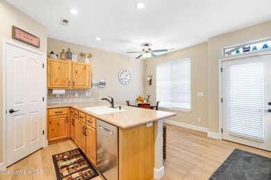 Kitchen - Breakfast Bar