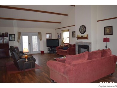 1240 Merritt Rd, Jacksonville, IL 62650 - photo 7