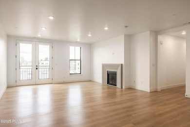 004_2250eholladay-305.01_415