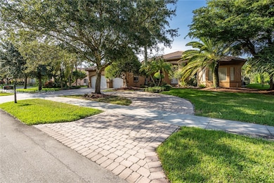 13185 SW 44th St, Davie, FL 33330 - photo 4