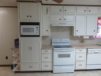 211 S 8th St, Beasley, TX 77417 - photo 7