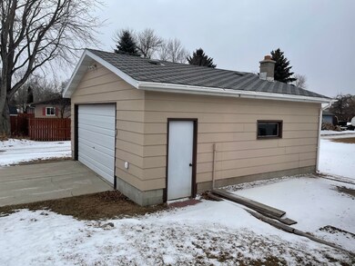 Additional Garage<|><|>