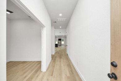 320 E Main St, La Porte, MS 77571 - photo 5