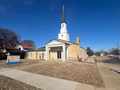 1302 W Broadway Ave, Enid, OK 73703 - photo 2