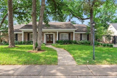 10223 Shady River Dr, Houston, TX 77042 - photo 2