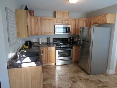 (4) Kitchen
