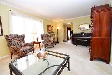 Livingrm2