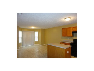 2465 Monarchy Ln, Greenwood, IN 46143 - photo 4