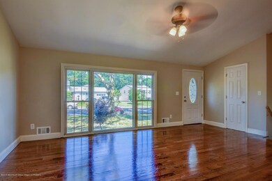 82 Fleetwood Dr Hazlet NJ-print-003-29-L