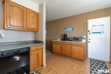 4111 Warren St, Davenport, IA 52806 - photo 6