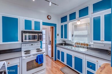 Kitchen (with laundry off kitchen)