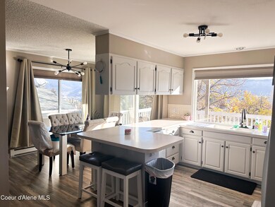 5 Kitchen & Dining