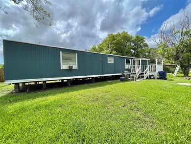 702 W Front St, Brazoria, TX 77422 - photo 5