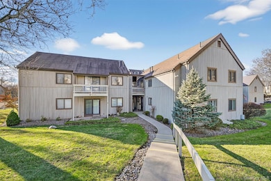 59 Sycamore Dr, Middletown, NY 10940 - photo 2