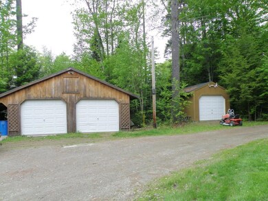 2C garage w/ lean-to +spacious...