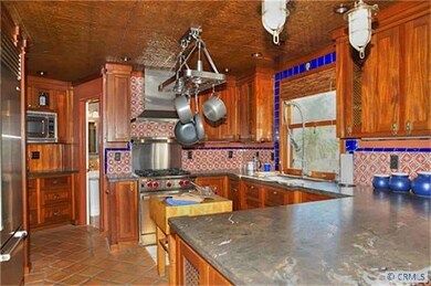 Craftsman style kitchen with Wolf range, Sub-Zero 