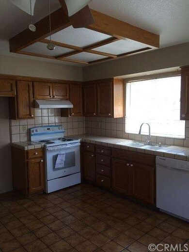 Front Unit - Eat In Kitchen with New Appliances an