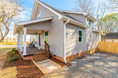 560 Bond St, Statesville, NC 28677 - photo 2