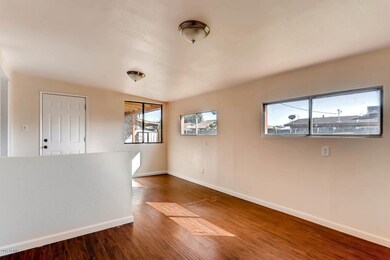 3737 W Seldon Phoenix AZ 85051-large-007
