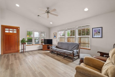 901 Schaefers Ln, Grants Pass, OR 97526 - photo 6