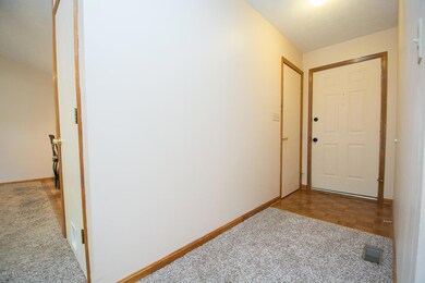 6911 Beard Ct, Louisville, KY 40228 - photo 5