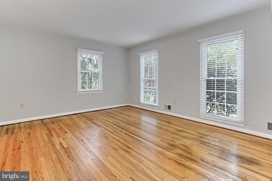 6829 Stoneybrooke Ln, Alexandria, VA 22306 - photo 7