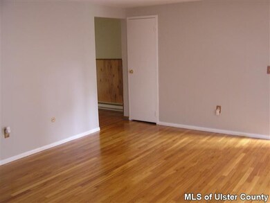 505 Parr Cir, Newburgh, NY 12550 - photo 5