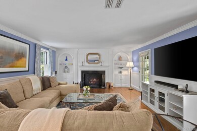 342 Woodbury Rd, Cold Spring Harbor, NY 11724 - photo 5