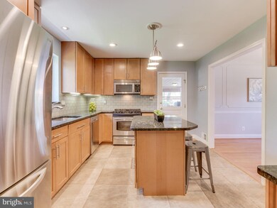 611 Manor Dr NE, Vienna, VA 22180 - photo 7