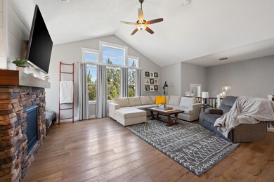 2447 SW Valleyview Dr, Redmond, OR 97756 - photo 4