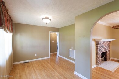 2430 Cedar Shores Cir, Jacksonville, FL 32210 - photo 3