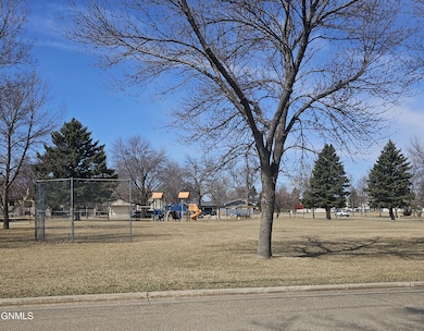 1810 6th Ave NE, Jamestown, ND 58401 - photo 4