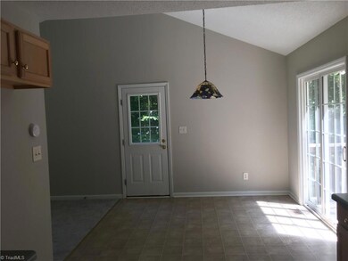 313 Hubbard St, Reidsville, NC 27320 - photo 4