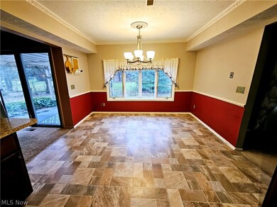 Bay window in eat-in dining portion of kitchen