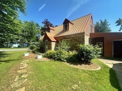 301 W Butternut St, Abbotsford, WI 54405 - photo 2