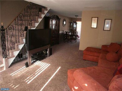 1055 Oakwood Dr, Glenolden, PA 19036 - photo 4