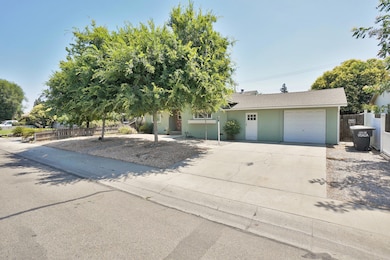 2306 S Encina St Visalia 03 Front 2 Smal