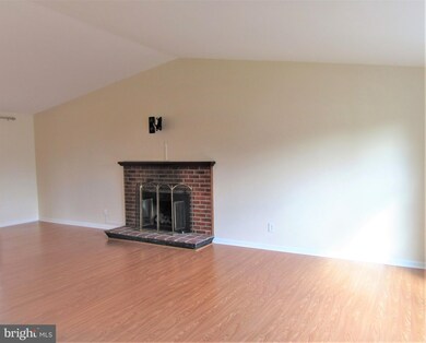 410 Centennial Dr, Morrisville, PA 19067 - photo 4