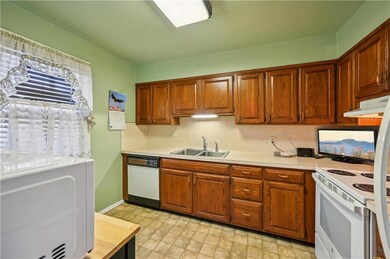 738 S 10th St, Allentown, PA 18103 - photo 6