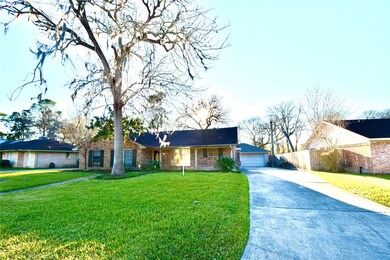 5438 Appleblossom Ln, Friendswood, TX 77546 - photo 2