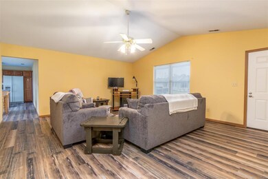 557 Huntleigh Ct, Farmington, MO 63640 - photo 7