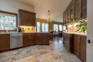 596 NE Brush Ct, Bend, OR 97701 - photo 3