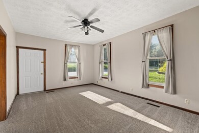 77 Frederick St, Mansfield, OH 44904 - photo 2