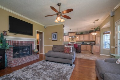 1908 N Mission Cir, Friendswood, TX 77546 - photo 4