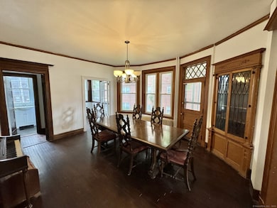 Dining room.