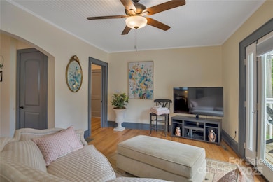 123 W Marshall St, Waynesville, NC 28786 - photo 4