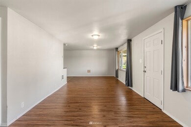 2021 Williams St, Raymond, WA 98577 - photo 4