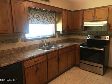 2128 Timberlane St, Hernando, MS 38632 - photo 2